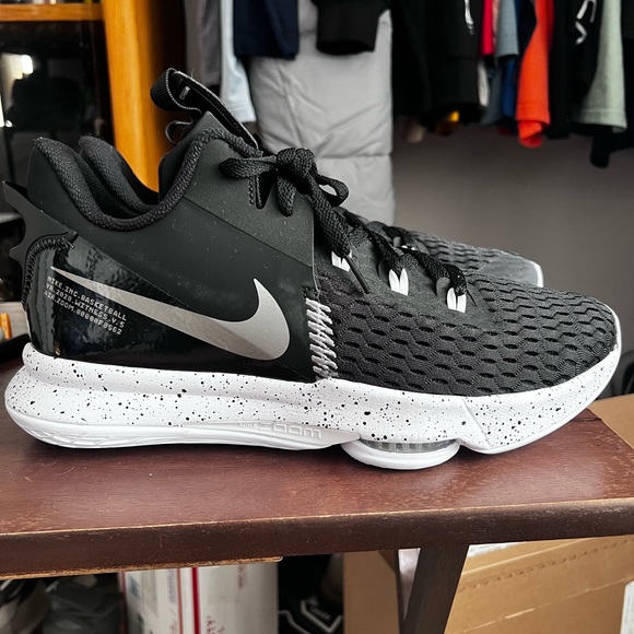 Nike Lebron Witness 5 Shoes Black Panda NBA Basketball Men’s Size 12 Jordan - Picture 2 of 4